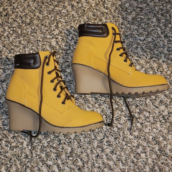 Boots - Picture 3 of 3